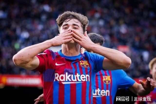 包含今晚德甲传出新动向，埃因霍温状态回暖，管理层表态：引发热议，轮换策略成焦点的词条